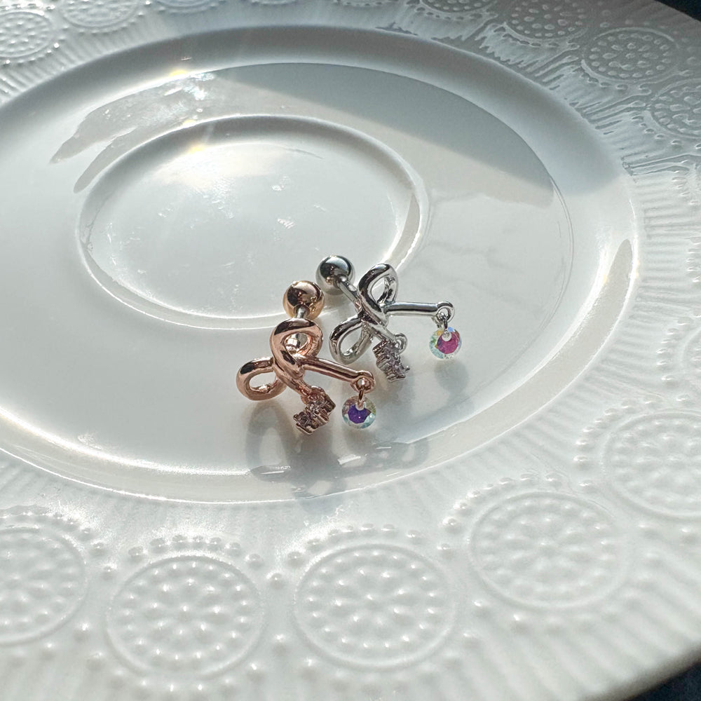 A5 244 [サージカルステンレス]　チャームリボンピアス