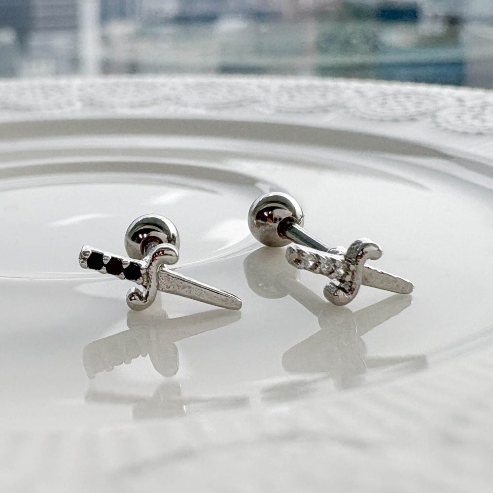 A2 246 ［サージカルステンレス］ナイフ剣ピアス