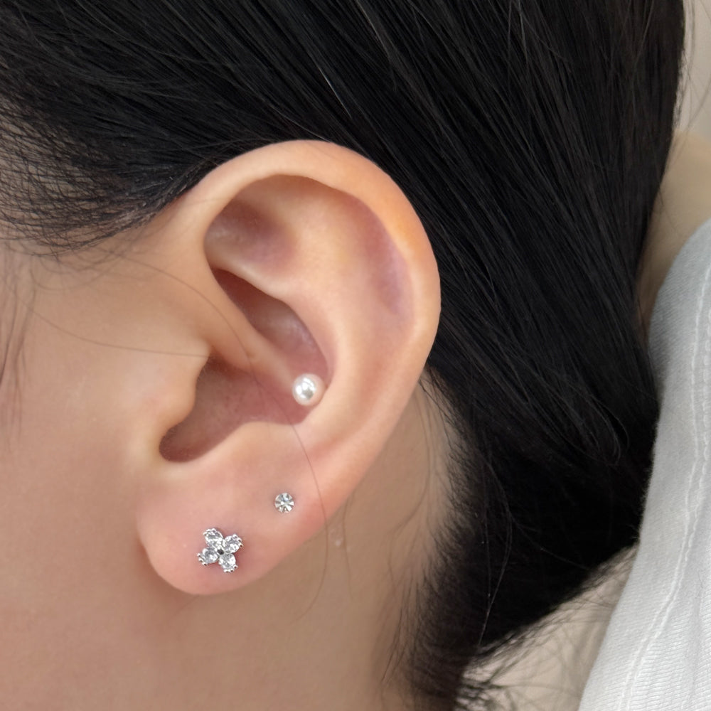 MN 173 ［サージカルステンレス］シンプルストーンクローバーピアス