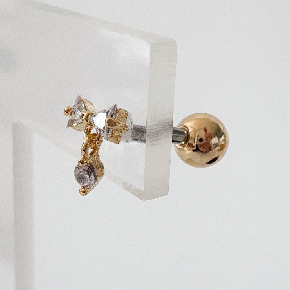 A8 293［サージカルステンレス］リボンドロップピアス