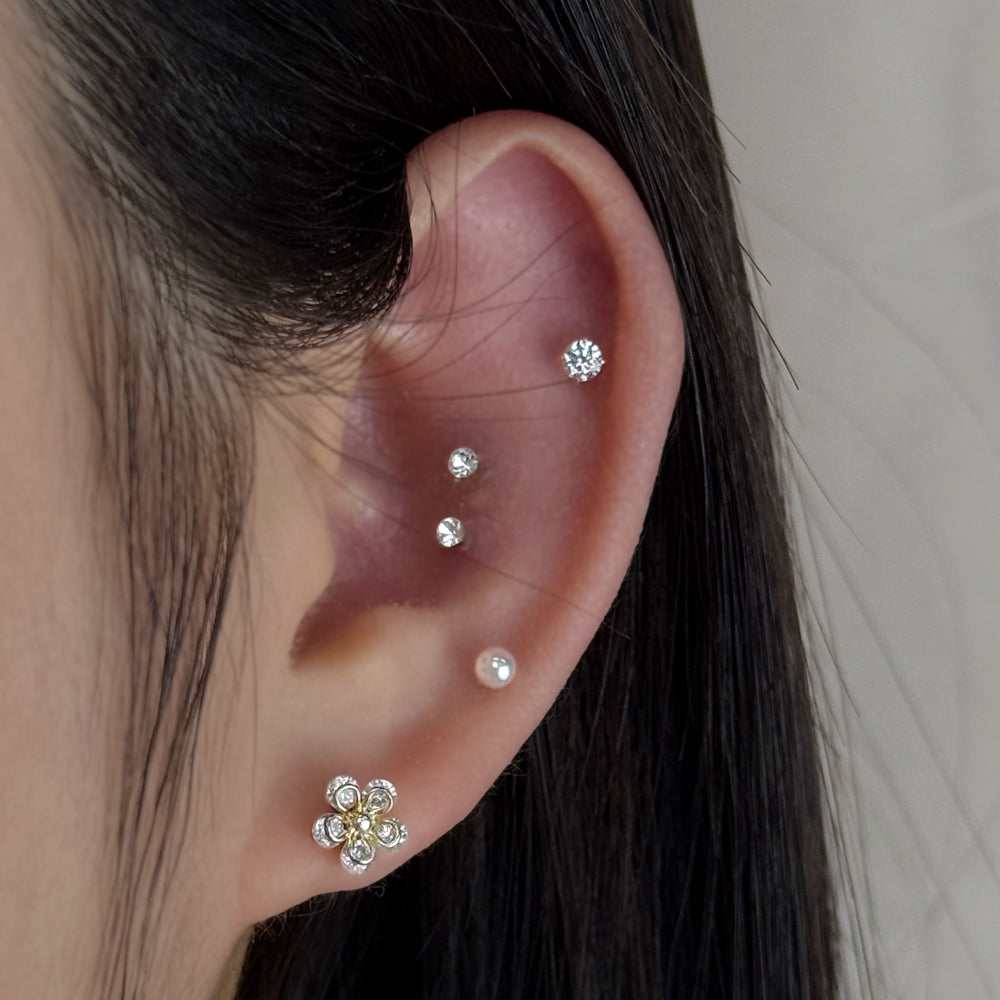 MN 113 ［サージカルステンレス］シンプルキュービックストーン花ピアス