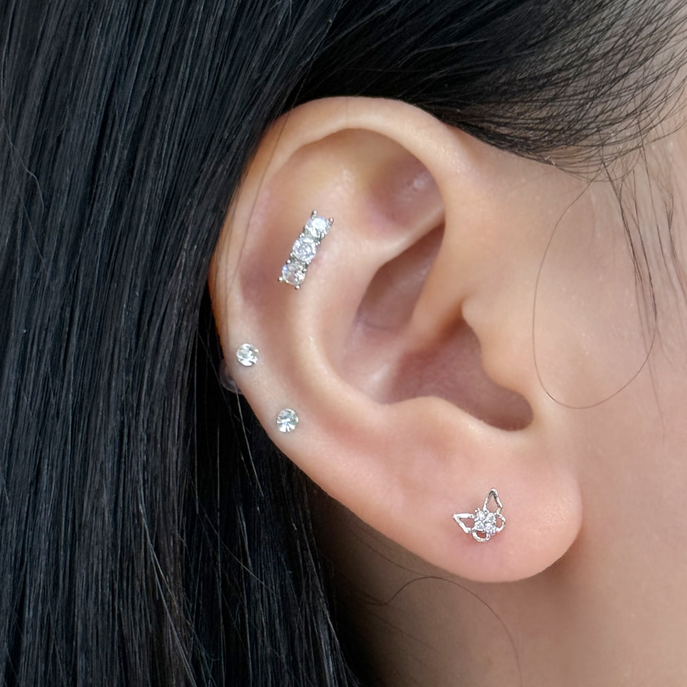 MN 170 ［サージカルステンレス］シンプルキュービックストーン蝶々ピアス