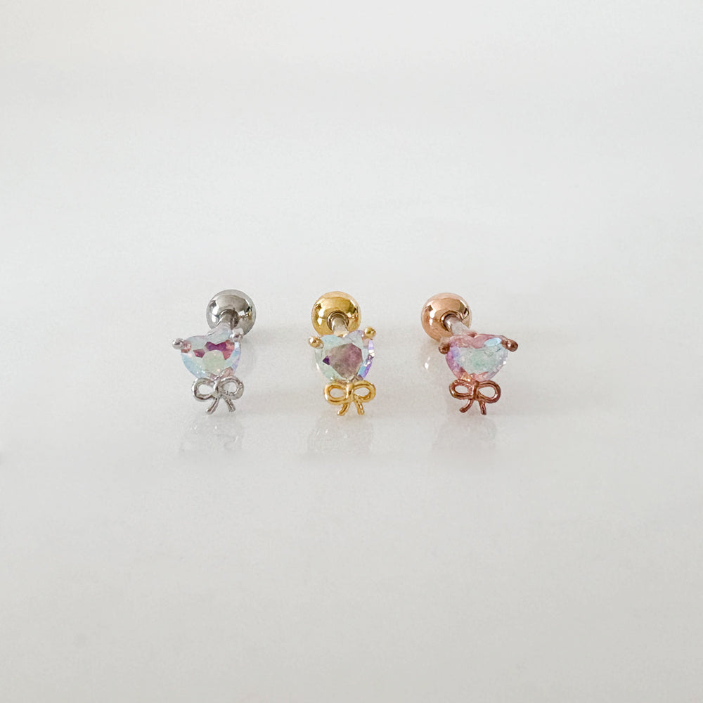 A8 255 ［サージカルステンレス］キュービックハート＆リボンピアス