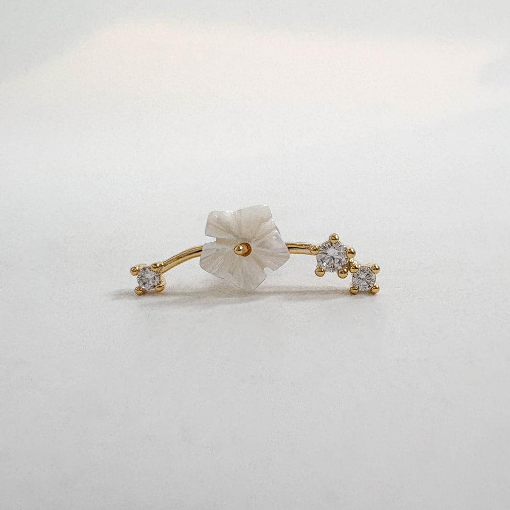 A10 034 ［サージカルステンレス］フラワーラインピアス