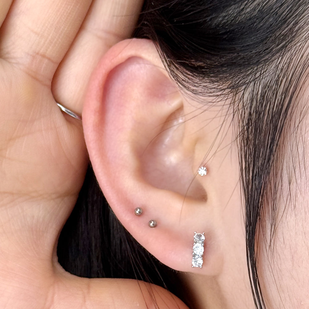 MN 169 ［サージカルステンレス］シンプルキュービックストーンピアス