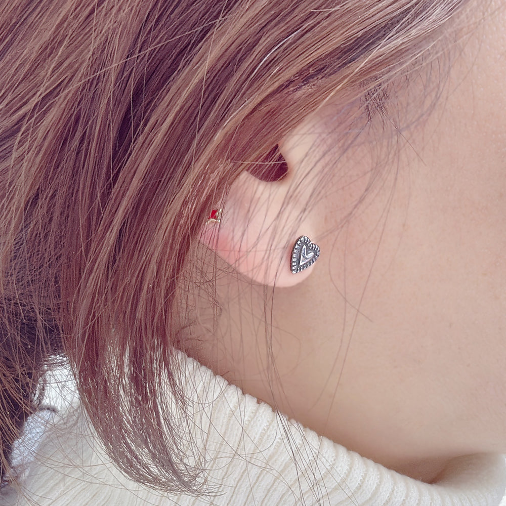 B3 073 ［サージカルステンレス］アンティークねじりハートピアス