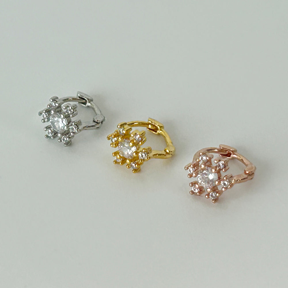 MN 147 ［サージカルステンレス］キュービックワンタッチ星，雪の結晶ピアス