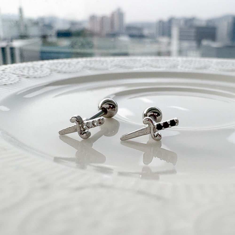 A2 246 ［サージカルステンレス］ナイフ剣ピアス