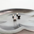 B3 029 ［サージカルステンレス］シンプル黒白猫ピアス