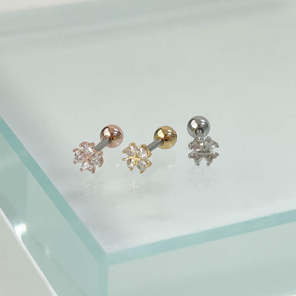 A8 261 ［サージカルステンレス］キュービック四葉のクローバーピアス