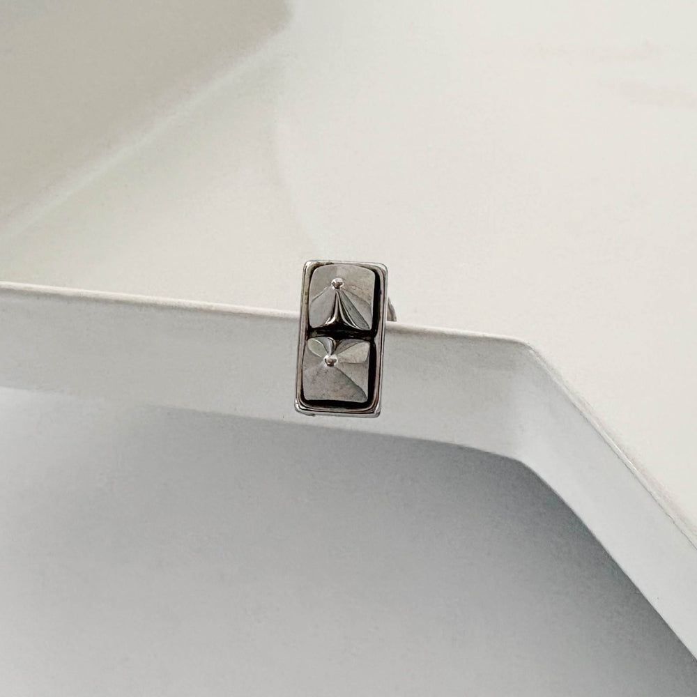 A9 244 ［サージカルステンレス］フラットスパイクピアス