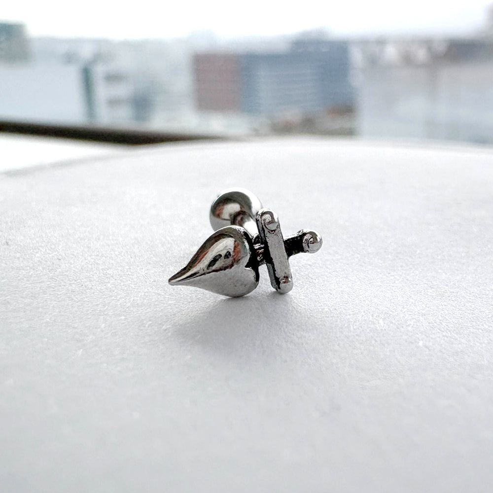 A2 226 [サージカルステンレス] アンティークナイフハートピアス