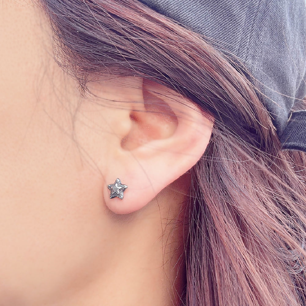 B3 075 ［サージカルステンレス］ゴシック星ピアス