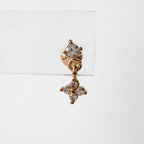 A8 305 ［サージカルステンレス］キュービック花ピアス