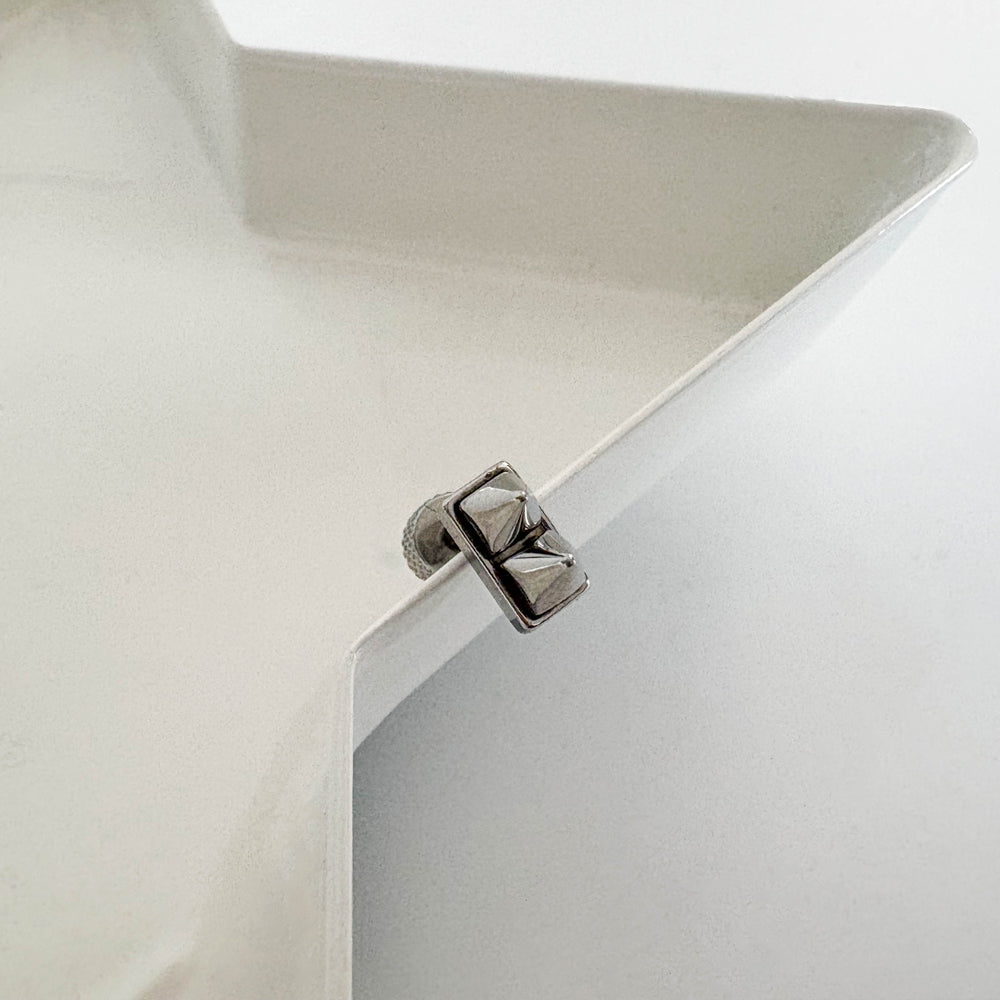 A9 244 ［サージカルステンレス］フラットスパイクピアス