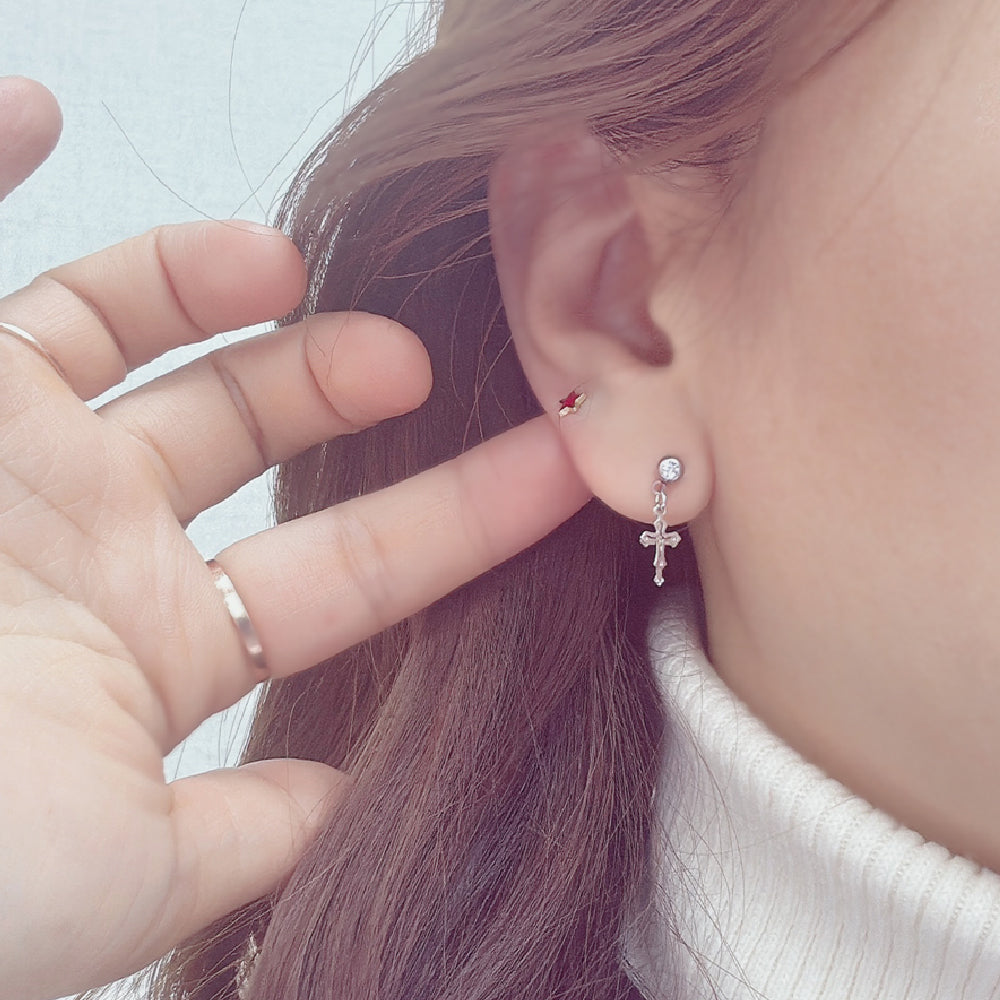 A4 115 ［サージカルステンレス］十字架ピアス