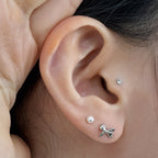 MN 181 ［サージカルステンレス］シルバーリボンピアス